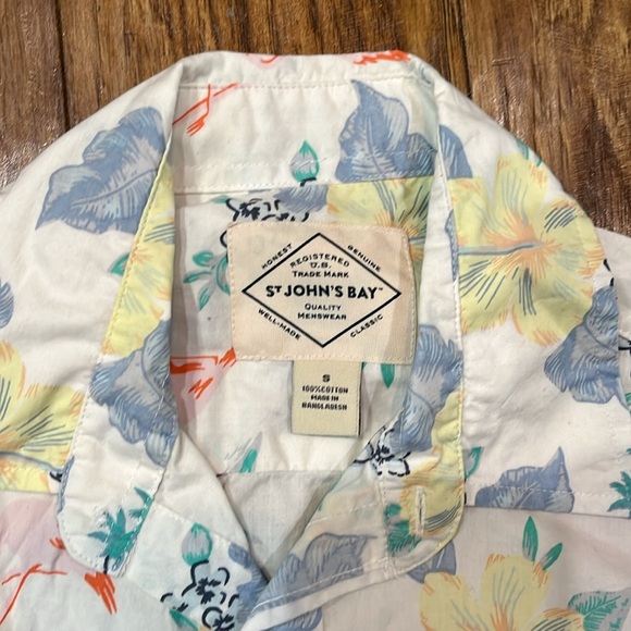 St Johns Bay button up shirt - Picture 2 of 2